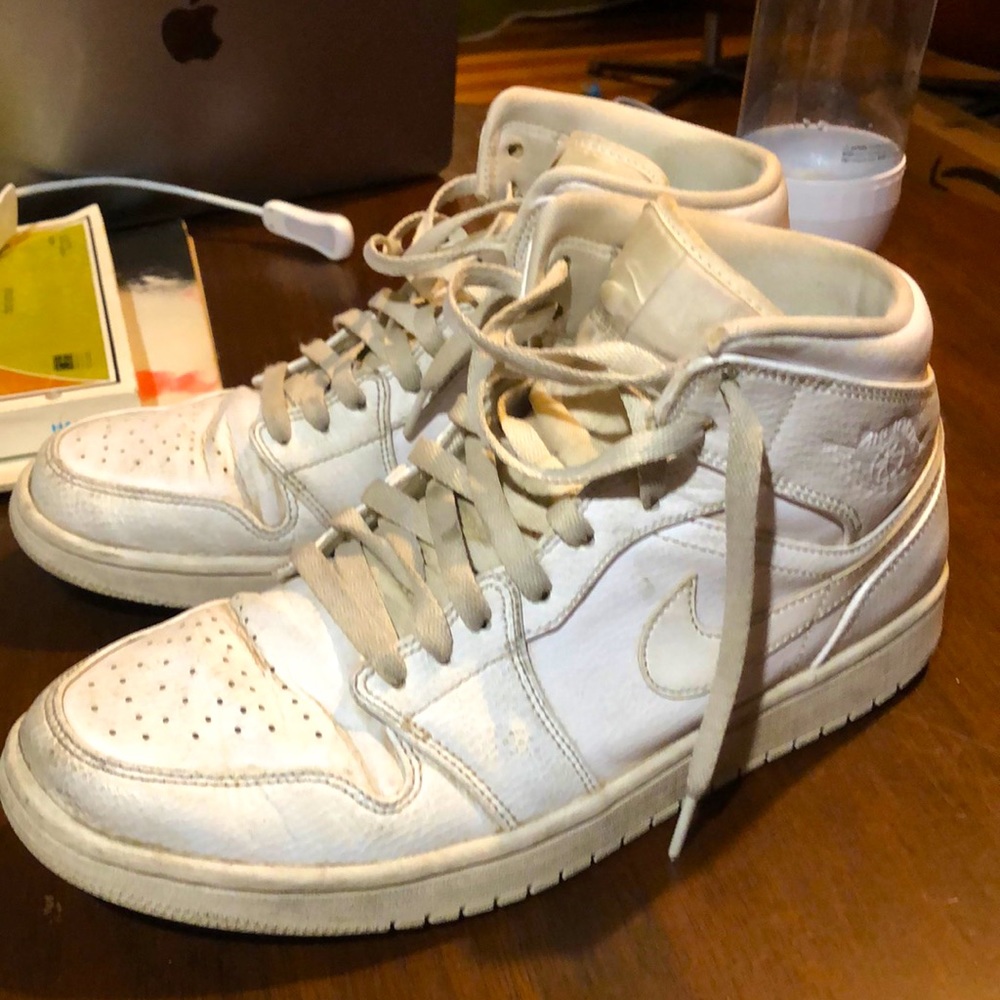 Nike Air Jordan 1 - Mid Tops White 9.5